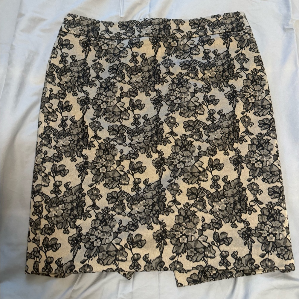 Ann Taylor Gray Floral Jacquard Skirt